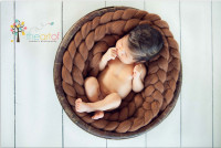 Newborn posing braid bruin