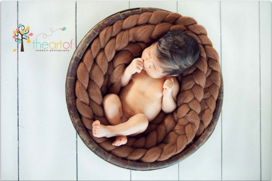 Newborn posing braid bruin