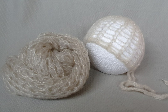 Bonnet met bijpassende wrap, beige Bonnet met bijpassende wrap, beige