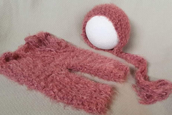 Bonnet met broekje, oud roze