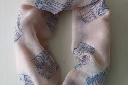 Sjaal met camera opdruk - alleen Roze nog op voorraad