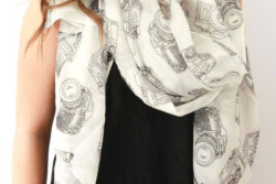 Sjaal met camera opdruk - alleen Roze nog op voorraad