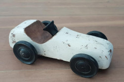 Houten auto