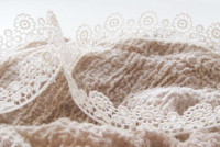 Kanten kroontjes creme bloemen