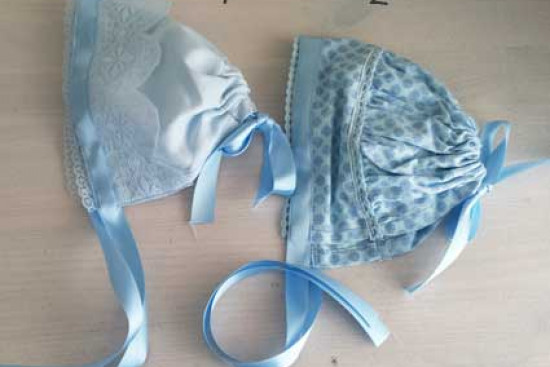 Blauwe bonnets, 2 versies Blauwe bonnets, 2 versies