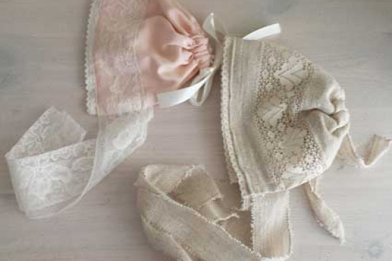 Bonnet, zalm of beige Bonnet, zalm of beige