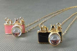 Goudkleurige ketting met camera hanger